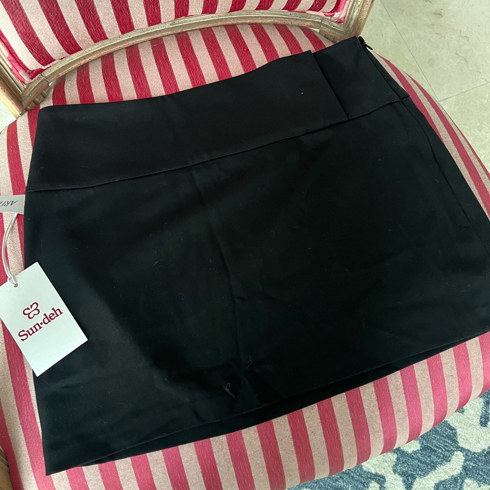 Aritzia Sun-Deh Black Mini Skirt NWT 4 Wendy skirt